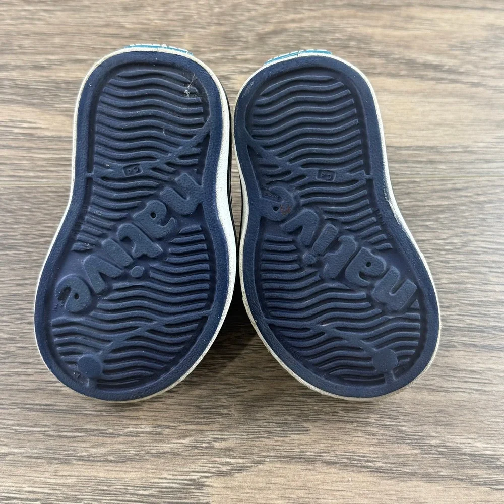Native Shoes Miles Navy Blue Kids Slip On Water Shoes Loafers Size 4 Outdoors